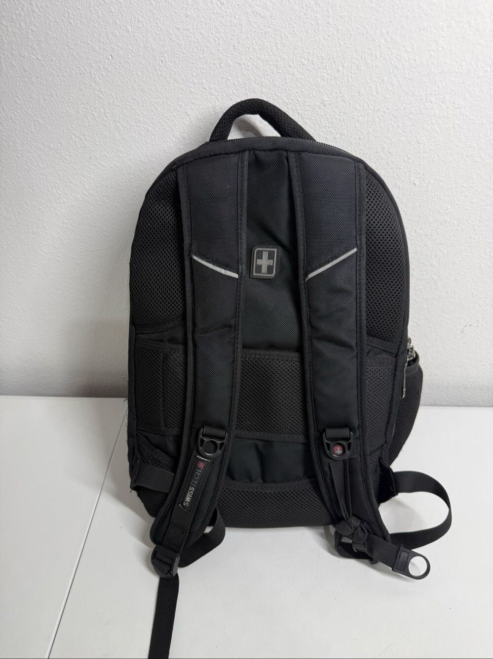 Swiss Tech Navigator Backpack - Picture 4 of 16